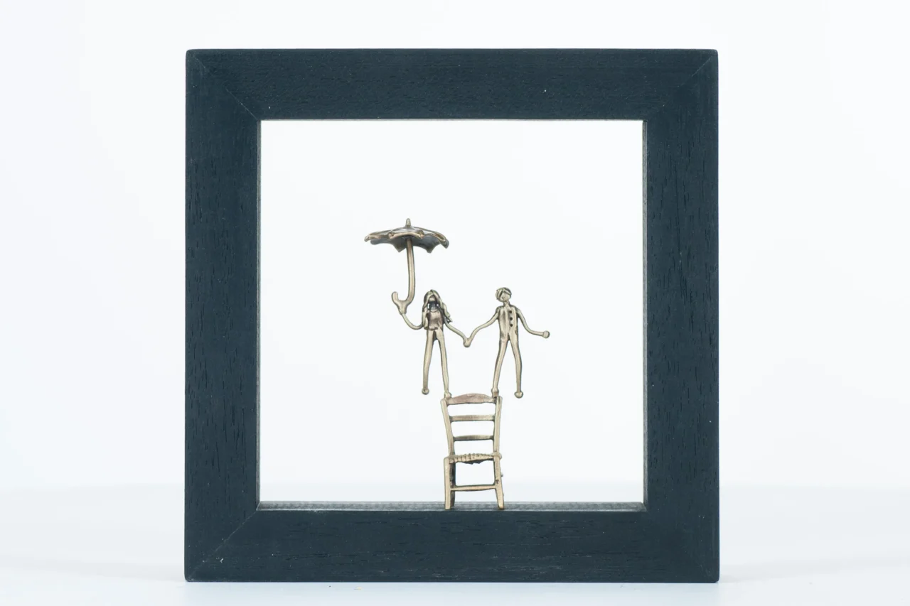 FRAME - 826
