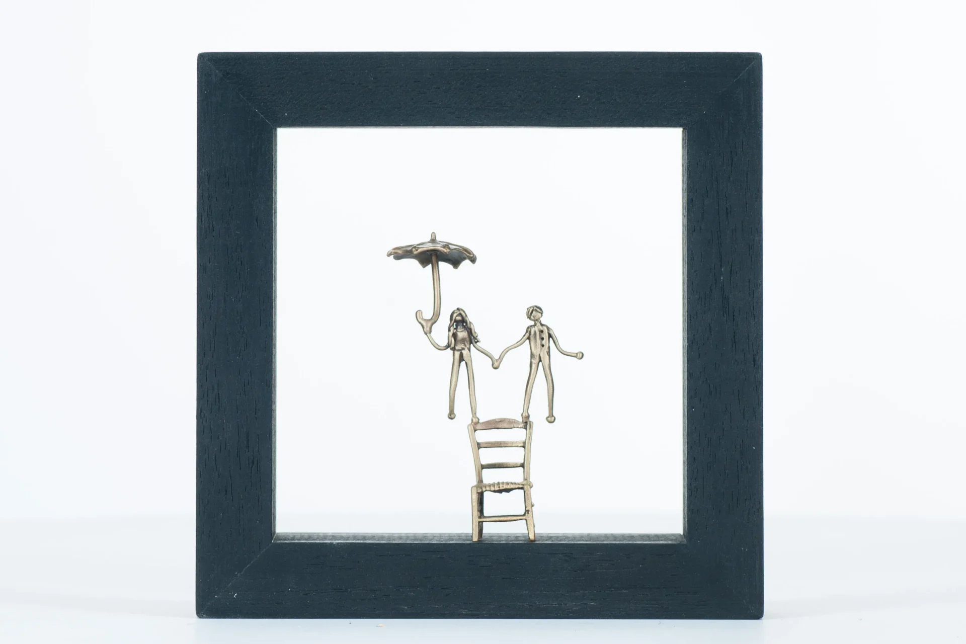 FRAME - 826